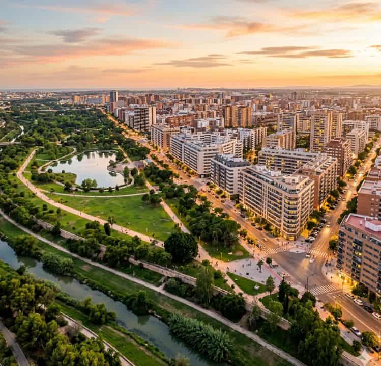 Imagen representativa de un atardecer en Mislata generada por IA para un articulo de gestión de alquiler vacacional en Mislata de Amanirnet